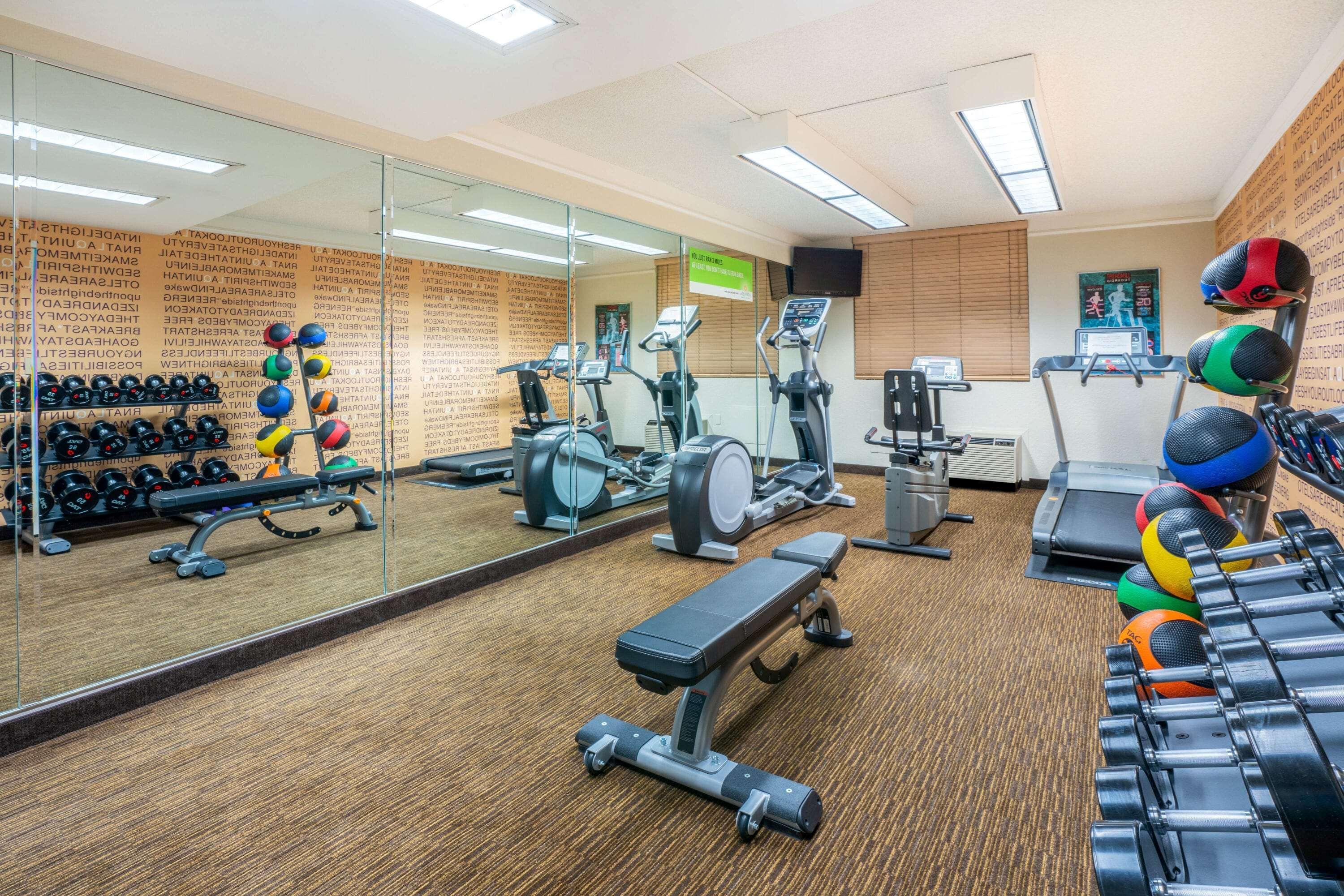 Отель La Quinta By Wyndham Seattle Sea-Tac Airport Ситак Экстерьер фото