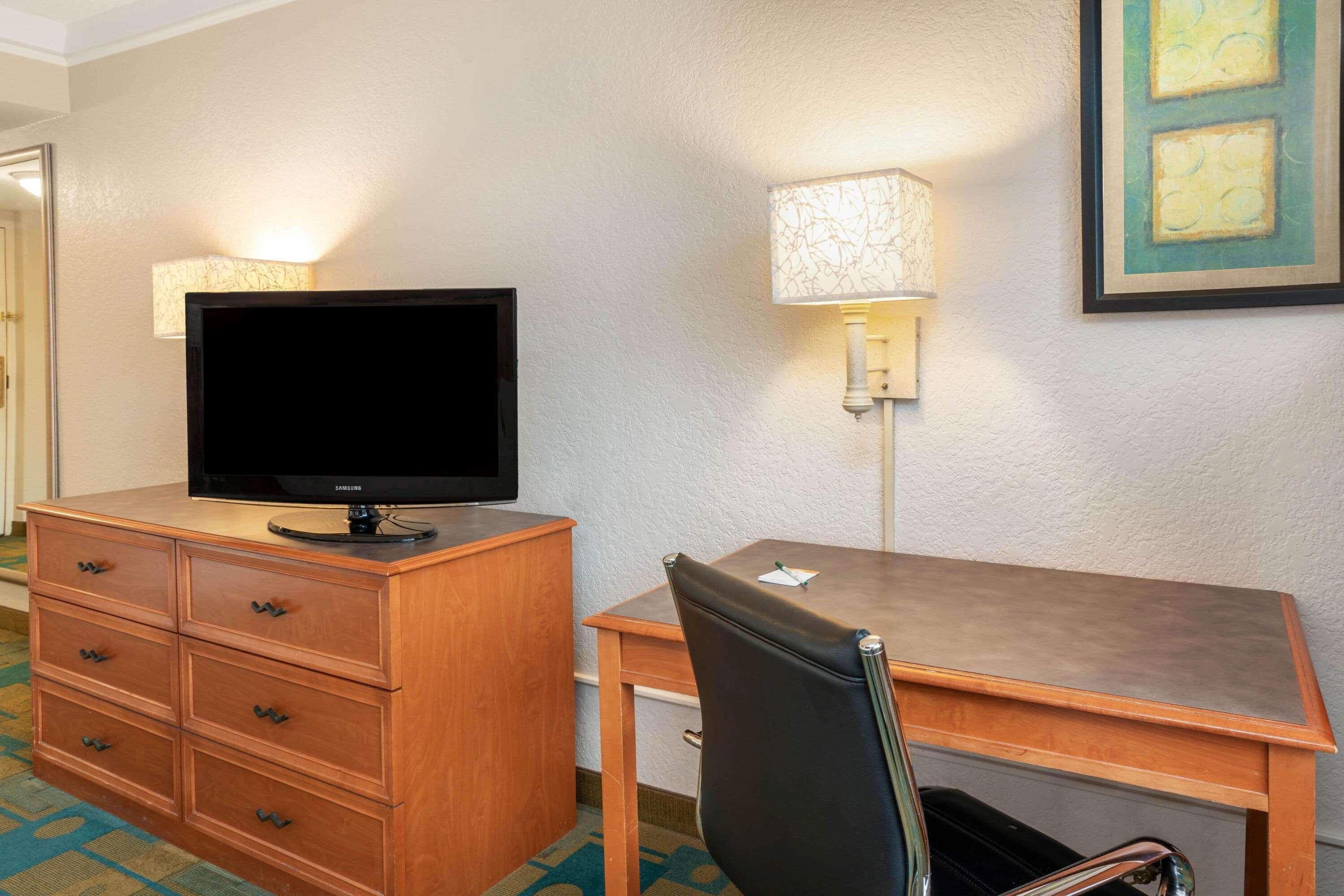 Отель La Quinta By Wyndham Seattle Sea-Tac Airport Ситак Экстерьер фото