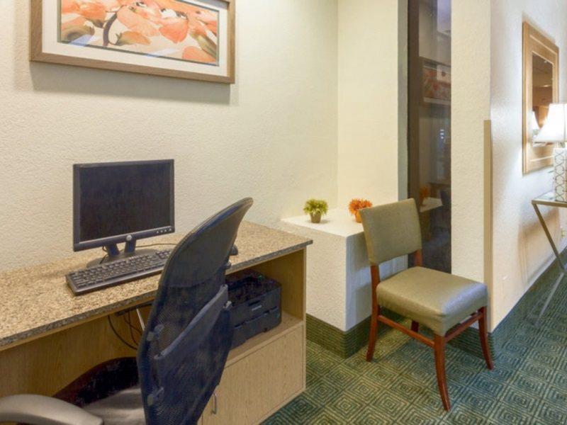 Отель La Quinta By Wyndham Seattle Sea-Tac Airport Ситак Экстерьер фото