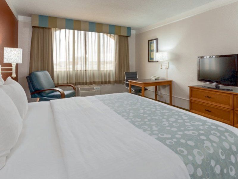 Отель La Quinta By Wyndham Seattle Sea-Tac Airport Ситак Экстерьер фото